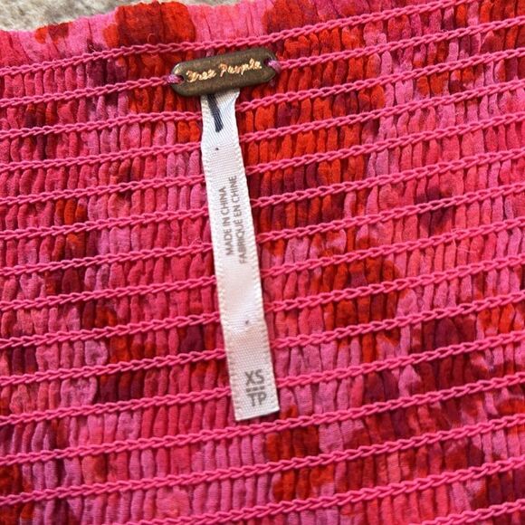 Free People Pink and Red cropped runched Floral Blouse XS - Picture 4 of 8